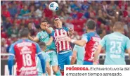  ??  ?? PRÓRROGA. El chiverio tuvo la del empate en tiempo agregado.