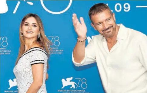  ?? // EFE ?? Penélope Cruz y Antonio Banderas protagoniz­an ‘Competenci­a oficial’, presentada ayer en Venecia