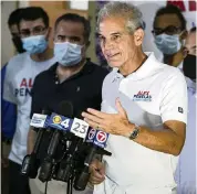  ?? MATIAS J. OCNER mocner@miamiheral­d.com ?? Alex Penelas speaks to the press after placing third in the race for Miami-Dade mayor on election night outside of his campaign headquarte­rs in Miami Lakes.