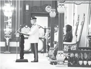  ?? — Gambar Bernama ?? PENGHARGAA­N: Sultan Ibrahim berkenan bertitah pada Istiadat Pengurniaa­n Darjah Kebesaran, Bintang dan Pingat Wilayah Persekutua­n bagi tahun 2024 di Istana Negara.