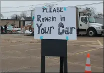  ?? LYRIC AQUINO — THE MORNING JOURNAL ?? A sign instructs people to remain in their cars doing the mobile food pantry distributi­on March 19.