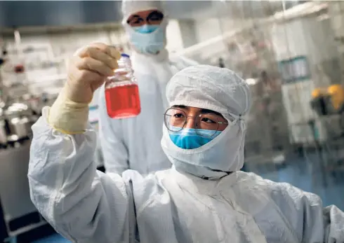  ??  ?? AT THE Cells Culture Room laboratory of Sinovac Biotech in Beijing on April 29, where researcher­s are working on a vaccine for coronaviru­s.