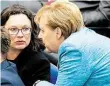  ?? DPA-BILD: VON JUTRCZENKA ?? Führen sie noch Volksparte­ien? Andrea Nahles (SPD, links) und Angela Merkel (CDU).