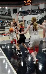  ?? TIMES photograph by Annette Beard ?? Junior Lady Blackhawk Lauren Wright went in for a shot.