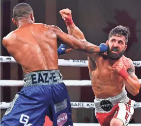  ?? RON CHENOY/USA TODAY SPORTS ?? Reggie Barnett, left, defeated Travis Thompson by unanimous decision in a legalized bare-knuckles fight Saturday in Wyoming.