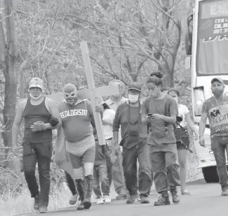  ?? / JESÚS ESCAMIROZA ?? Vía crucis de Xalapa hasta Laguna Verde, una forma de llamar la atención sobre el problema, indican