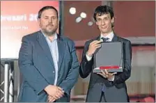  ?? XAVIER GÓMEZ ?? Oriol Junqueras entregó el premio a Ignasi Vilajosana