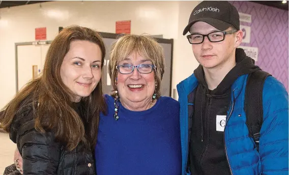  ?? ?? Dream companions: Jenni meets Zoryana, left, and Ustym at Luton Airport after their emotional journey from Lviv via Warsaw