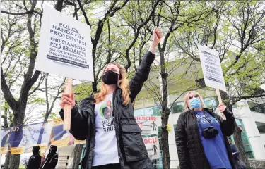  ?? Christian Abraham / Hearst Connecticu­t Media ?? Kate Dempsey, of Darien, left, attends a protest organized by the Stamford Mass Defense Coalition in front of the Stamford Government Center on Saturday. The rally was held to urge city and state officials to drop all charges against people arrested during a march last summer and to protest the death of Stamford resident Steven Barrier.