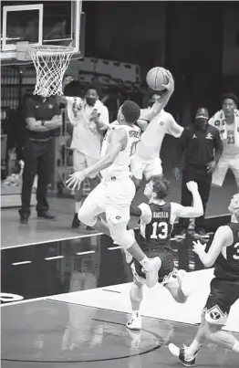  ?? DENIS POROY AP ?? Aztecs forward Matt Mitchell (11) dunks during the second half against BYU on Friday. The dunk tied tied the game at 61-61, but the rally ended soon after.