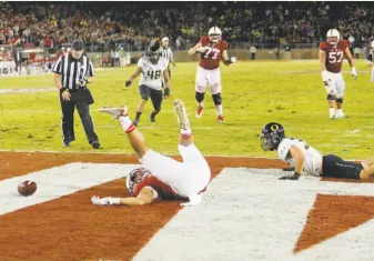  ?? Michael Macor / The Chronicle ?? Stanford's Austin Hooper gets upended and can't hold on to a pass that would have tied the game when the Cardinal went for a two-point conversion and failed, as Oregon won 38-36.