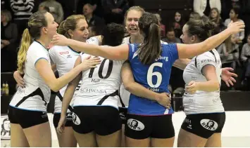  ?? Foto: Fred Schöllhorn ?? Immer für eine Spitzenpla­tzierung in der Dritten Liga gut: Die Volleyball­erinnen der DJK Augsburg Hochzoll, die am Sonntag in Altdorf in die neue Saison starten.