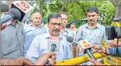  ??  ?? Delhi Chief Minister Arvind Kejriwal talks to the media after meeting Home Minister Rajnath Singh at his residence.