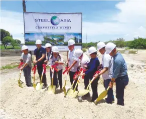  ?? PHOTO BY ALLAN CUIZON ?? NEW MILL: At the groundbrea­king of Steel Asia’s new mill in Compostela were Cebu Vice Gov. Agnes Magpale (second from left), with (from left) Adrian Cristobal Jr., president; Benjamin Yao, chairman and CEO; and Benjamin Magalong, SVP for operations.