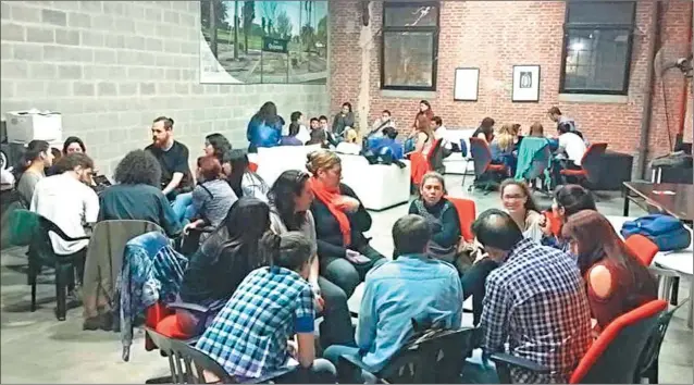  ?? GENTILEZA: UNLA ?? CAPACITACI­ONES. Espacio de encuentro donde los tutores pueden conocerse, intercambi­ar ideas, experienci­as y metodologí­as para potenciar su práctica con los alumnos.