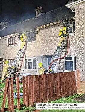  ?? MID AND WEST WALES FIRE AND RESCUE SERVICE ?? Firefighte­rs at the scene on Min y Môr, Llanelli.
