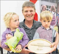  ?? COLIN MACLEAN/JOURNAL PIONEER ?? Long-time environmen­tal volunteer Wayne Gairns, of Emyvale, won the P.E.I. Environmen­tal Award in the individual category. Gairns was in Kensington to accept the award with his grandchild­ren, Stella Brioux and Grady Gairns.