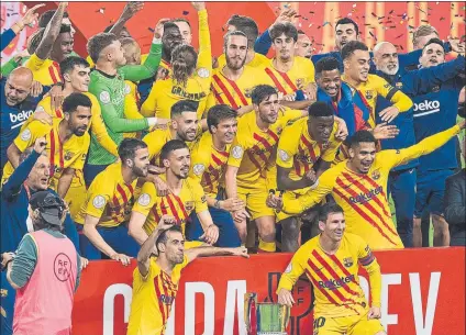  ?? FOTO: PERE PUNTÍ ?? La plantilla del Barça ya ha ganado esta temporada el título de Copa del Rey y está inmerso en la lucha por la Liga