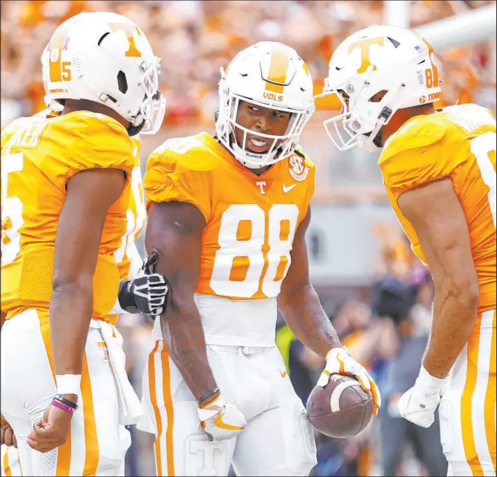  ?? Wade Payne
The Associated Press ?? Tennessee tight end Princeton Fant, center, celebrates with teammates Saturday after scoring a touchdown during the Volunteers’ 52-49 victory against Alabama.