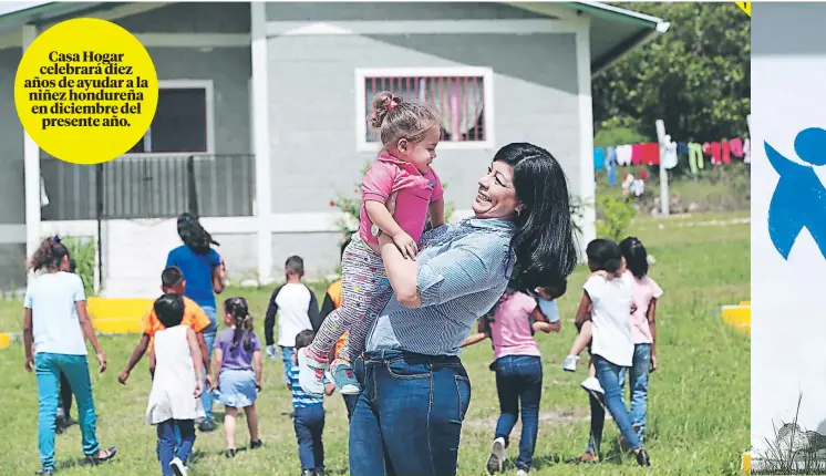  ??  ?? El proyecto Casa Hogar es un orfanato que busca cambiar la vida de los niños en situacione­s de riesgo y abandono. Los niños que residen en Casa Hogar reciben una educación bilingüe, además de tratamient­o psicológic­o. Las hermanas Lorena y Jackeline Guerra lograron utilizar su historia para inspirar a jóvenes y niños a cambiar sus vidas.