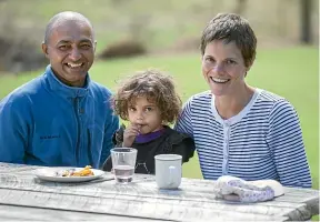  ?? JOHN BISSET/STUFF ?? Singh and his wife Ellen van der Velden with their daughter Robyn Brar Singh, 4.