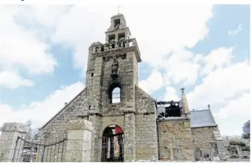  ?? Fanch LE PIVERT ?? L’église de Bringolo a été ravagée par un incendie, dans la nuit du lundi 8 au mardi 9 avril. Une associatio­n a été fondée par des élus, afin de récolter des dons pour sa reconstruc­tion.