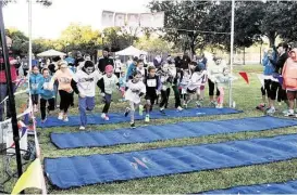  ?? City of Friendswoo­d ?? More than 150 people cross the starting line during Friendswoo­d’s 2014 Flapjack Fun Run. Sponsorshi­ps for this year’s event are available. Proceeds benefit parks.