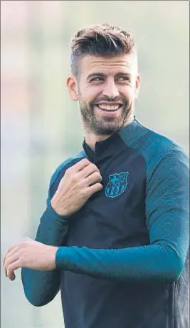  ?? KIM MANRESA ?? Gerard Piqué, durante el entrenamie­nto de ayer