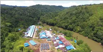  ??  ?? Longhouse community in Sungai Katibas enjoys power from a stand-alone Sares system.