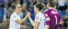  ?? PAUL CHIASSON/THE CANADIAN PRESS ?? England’s Jo Potter, left, and Casey Stoney celebrate their 2-1 victory over Colombia along with goalkeeper Karen Bardsley on Wednesday in Montreal.