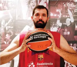  ?? FRANCESC ADELANTADO ?? Nikola Mirotic posa en los pasillos del Palau.