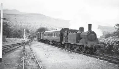  ?? G Siviour / Kiddermins­ter Railway Museum. ?? McIntosh 439 class 0-4-4T No 55222 runs back into the station at Killin with a mixed working back to Killin Junction. With no loop here the vehicles have been run round by gravity with the engine run to the yard, while the train which had been placed on the branch descended past the platform onto the bridge beyond the pointwork in the distance. From there the engine could be re-attached to head back to the junction. A run round did exist a short distance beyond here at Loch Tay but that was only served in the summer months and not at all after closure in 1939 so this arrangemen­t no doubt grew out of convenienc­e.