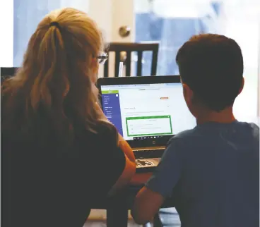  ?? SUPPLIED ?? Parents need to take an active role in helping their children maintain the discipline needed for
online learning, experts say.