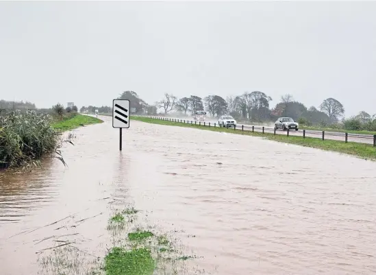  ?? Picture: Paul Reid. ?? The eastbound carriagewa­y of the A92 between Monifieth and Carnoustie was submerged during the heavy rain.