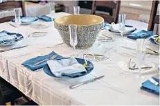  ??  ?? ‘Sonic seasoning’: a tablecloth is more effective than mood lighting, experts say