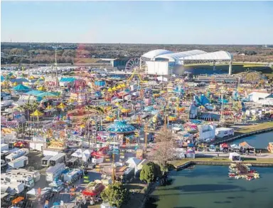  ?? PATRICK CONNOLLY/ORLANDO SENTINEL ?? A view of the fairground­s from up high on the “Big Wheel” at the Florida State Fair in Tampa on Thursday.