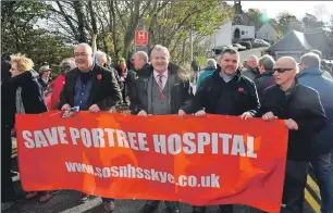  ?? 1IF F44 Skye healthcare protest02 ?? Skye MP Ian Blackford joins protestors in Portree at Saturday’s health care rally.