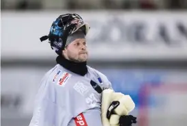  ?? Bild: KENTA JÖNSSON ?? KASTAR LÅNGT. IFK:S målvakt Kimmo Kyllönen har bra utkast, men är ändå skeptisk till testet med att slopa offside.