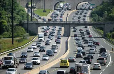  ?? RICK MADONIK/TORONTO STAR ?? City residents and 905ers disagree on the merits of tolls proposed for the Don Valley Parkway and Gardner Expressway.