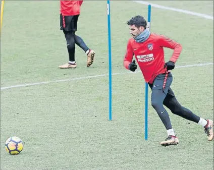  ?? FOTO: EFE ?? Diego Costa, en el entrenamie­nto de ayer, está listo para debutar en casa con el Atlético