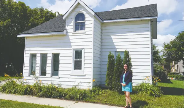  ?? C.F. CROZIER & ASSOCIATES ?? Rebecca Alexander in front of the home in Collingwoo­d, Ont., that she was able to purchase with assistance from a $20,000 down payment
benefit offered by her employer, C.F. Crozier & Associates Ltd., where she is a project manager and engineer.