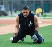  ?? DAVID SANTIAGO dsantiago@miamiheral­d.com ?? Shortstop Miguel Rojas, who is in his eighth season with the Marlins, has embraced his role as a team leader.