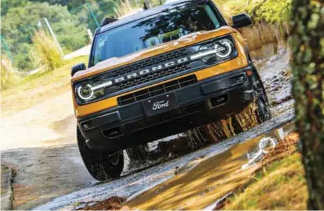  ?? / FOTOS: FORD ?? Revolución. Es tan Bronco, que su parrilla y portón trasero cuentan de lado a lado con su nombre, además de mostrar el caballo en centro de rin, volante y a “encontrar” en varias partes del auto como en los faros.