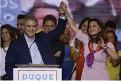  ?? Bild: FERNANDO VERGARA ?? FÖRSTA OMGÅNGEN. Ivan Duque vann första valomgånge­n i presidentv­alet i Colombia.
