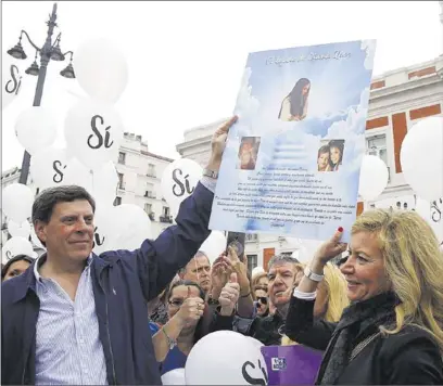  ?? EFE / J. P. GANDUL ?? Madrid los padres de la joven Diana Quer (en la imagen). «Somos ya más de tres millones de ciudadanos que queremos proteger a nuestros hijos», destacó el progenitor, Juan Carlos Quer, durante la protesta.