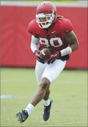  ?? Andy Shupe/NWA Democrat-Gazette ?? Gragg aiming for big season: Arkansas tight end Will Gragg makes a catch during practice earlier this month in Fayettevil­le.