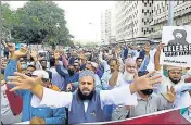  ?? ?? Supporters of the Tehreek-e-Labbaik Pakistan chant slogans demanding the release of their leader last month.