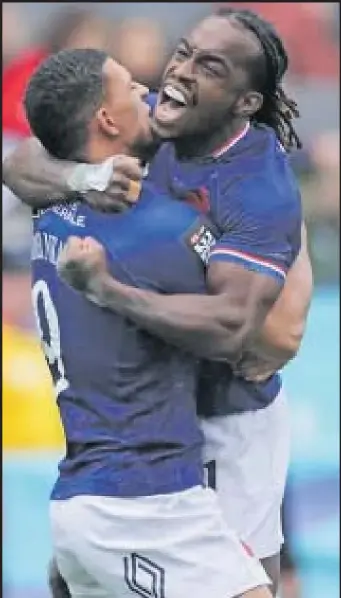  ?? Picture: WORLD RUGBY ?? Members of the French side celebrate after winning the Los Angeles 7s title yesterday.