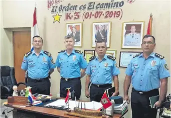  ?? ?? Acto de cambio de los jefes de la comisaría de la ciudad de Luque, efectuado ayer de mañana.