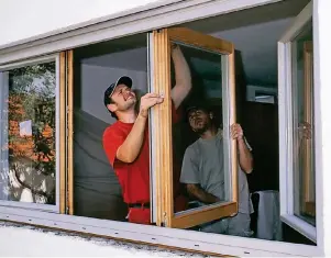  ?? FOTO: VFF/BAYERWALD ?? Neue Fenster verändern die Optik. Sie helfen zudem, Energie und Geld zu sparen.